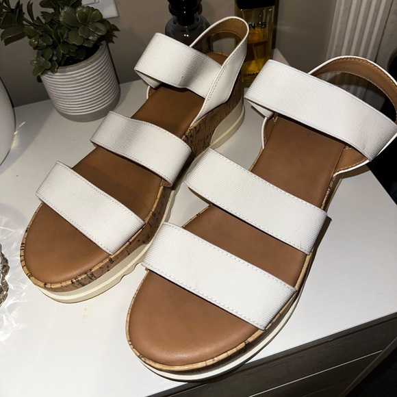 WHITE STRAPPY SANDALS - Picture 3 of 4